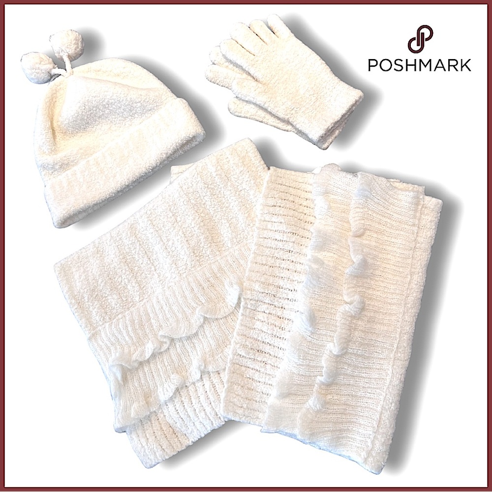 Moda International Victoria’s Secret Hat Scarf & Gloves Set Very Light Ivory